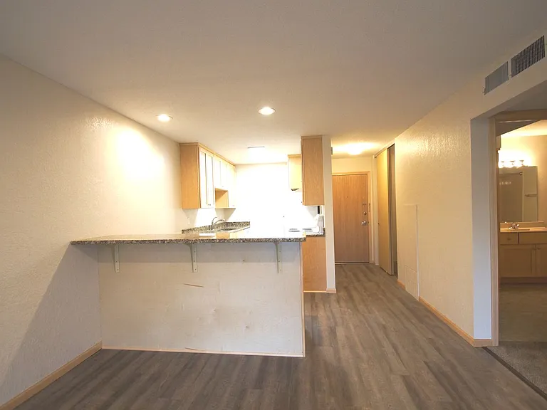 Larpenteur Estates Apartments — Photo 95