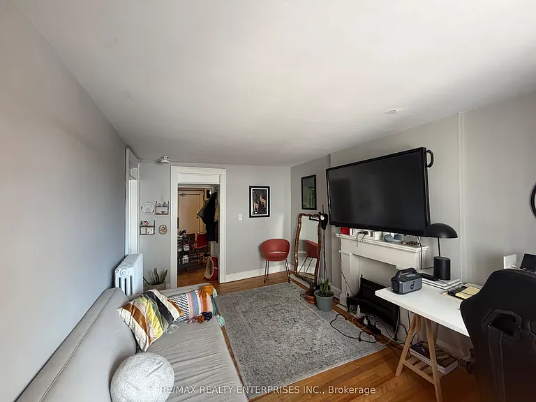 156 James St S #5 — Photo 5