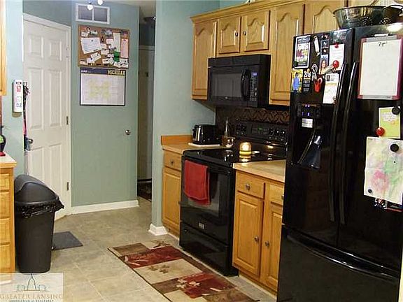 3rd image of 4842 Pine Hill Dr