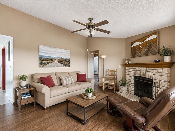 3rd image of 70 Clara Ln