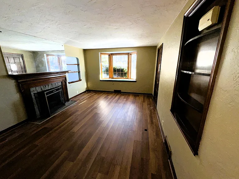 915 Perry Hwy — Photo 18