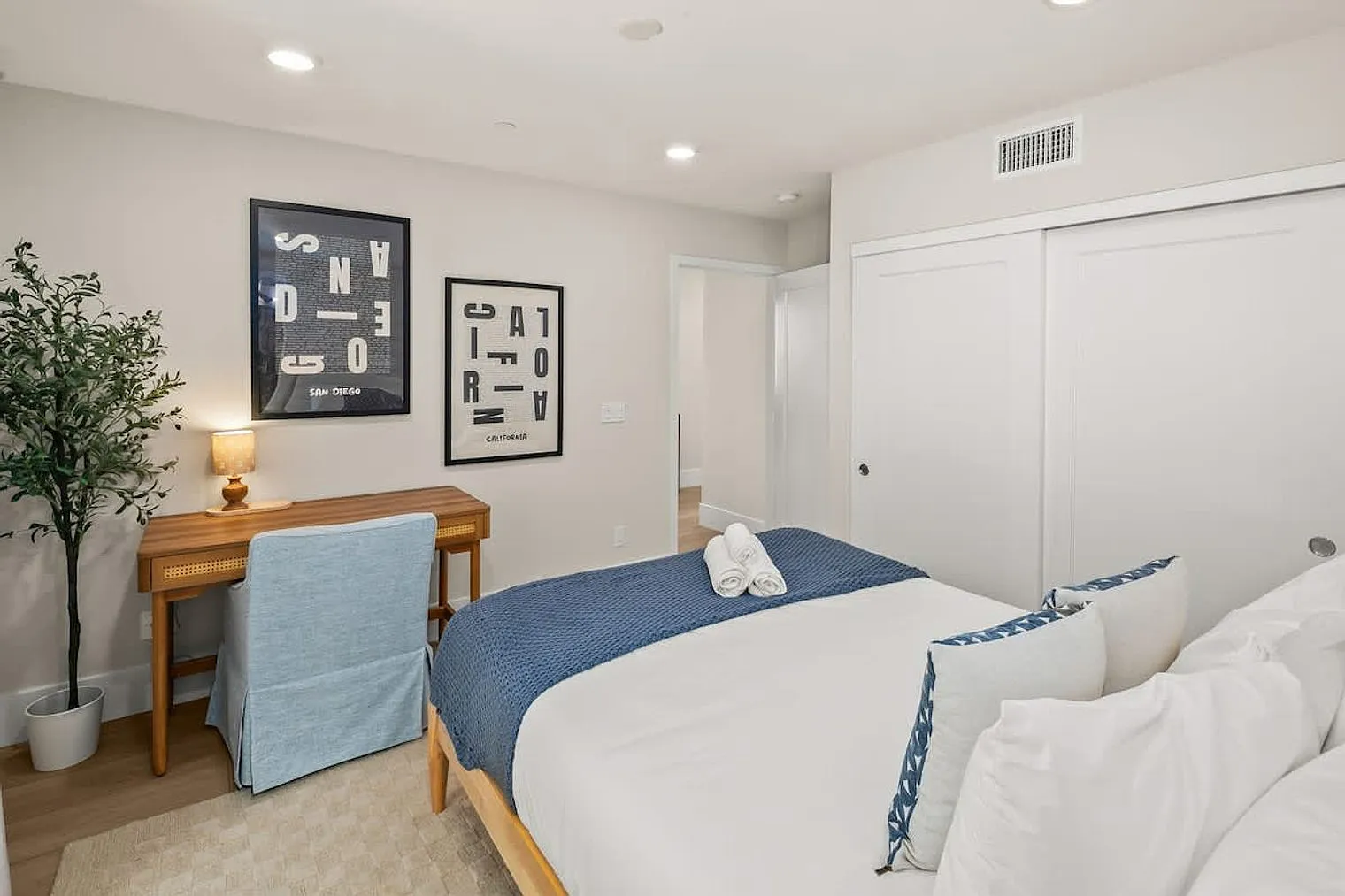 4 bed, 4.0 bath, 2260 sqft, $11,532 — Photo 4
