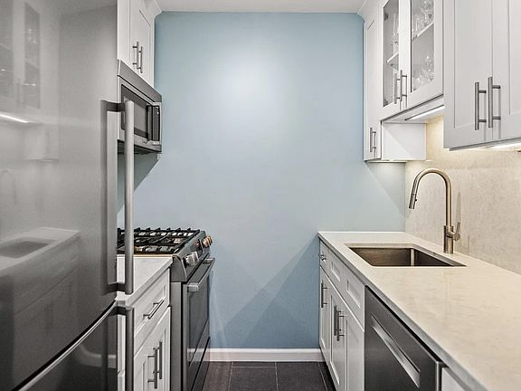 3rd image of 137 E 36th St #10C
