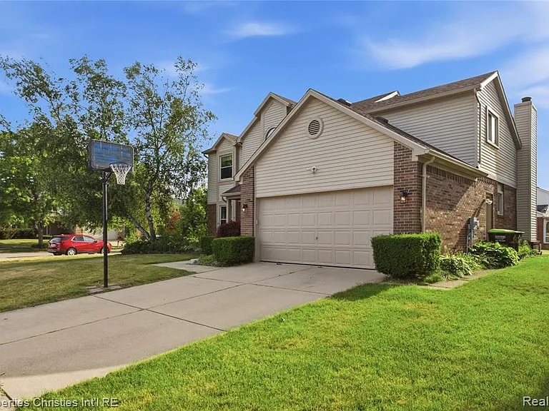 6474 Bedview Dr — Photo 2
