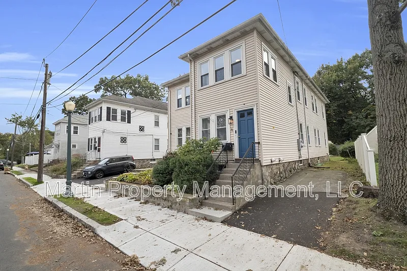 6 Stirling St #1
