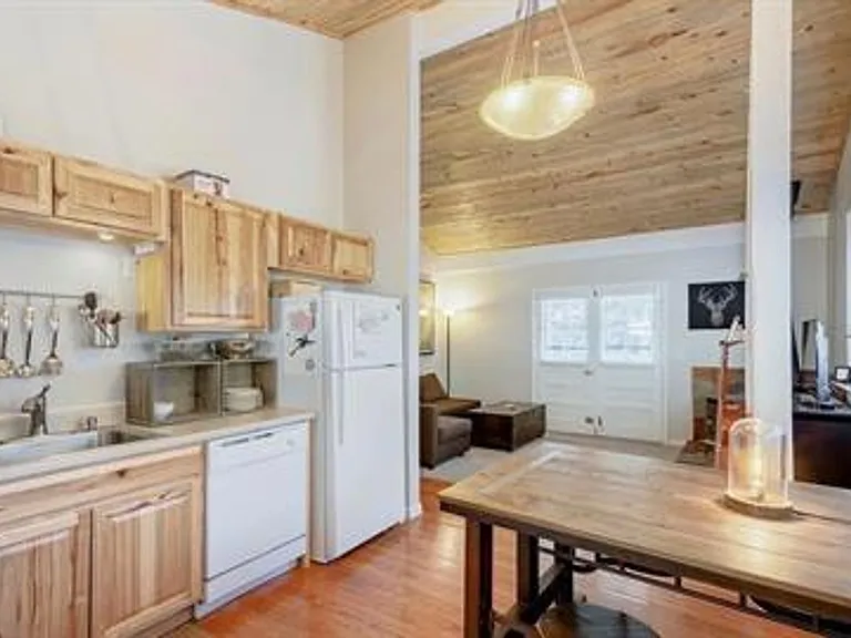 4932 Little Cub Creek Rd — Photo 2