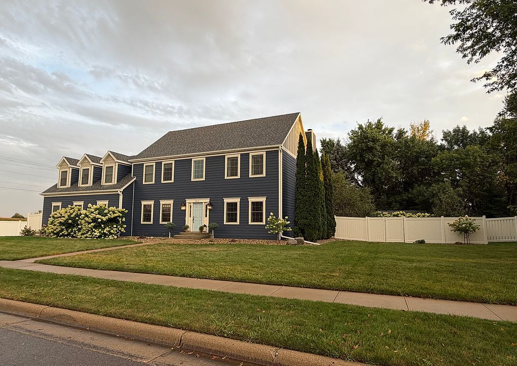 1810 7th Ave NE - Property Image
