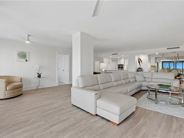 5601 Turtle Bay Dr #302 — Photo 12