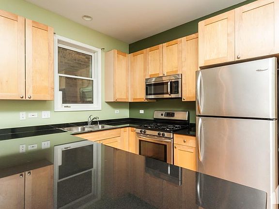 4th image of 2043 W Erie St #2R