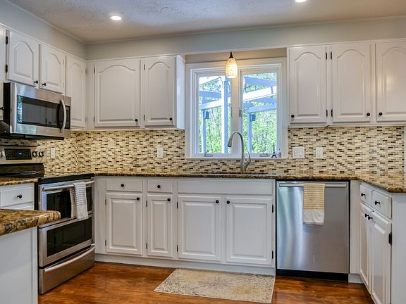 3rd image of 27 Macalister Dr