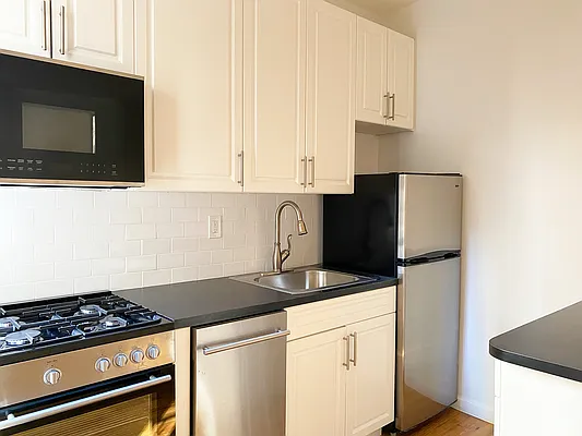 Rented by Waverly Realty Associates | media 20