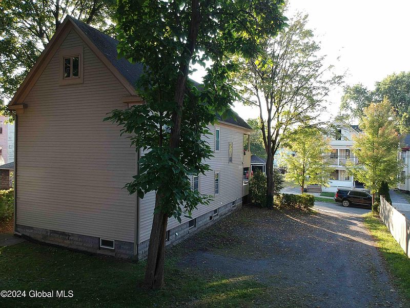 3rd image of 2527 Kernan Avenue