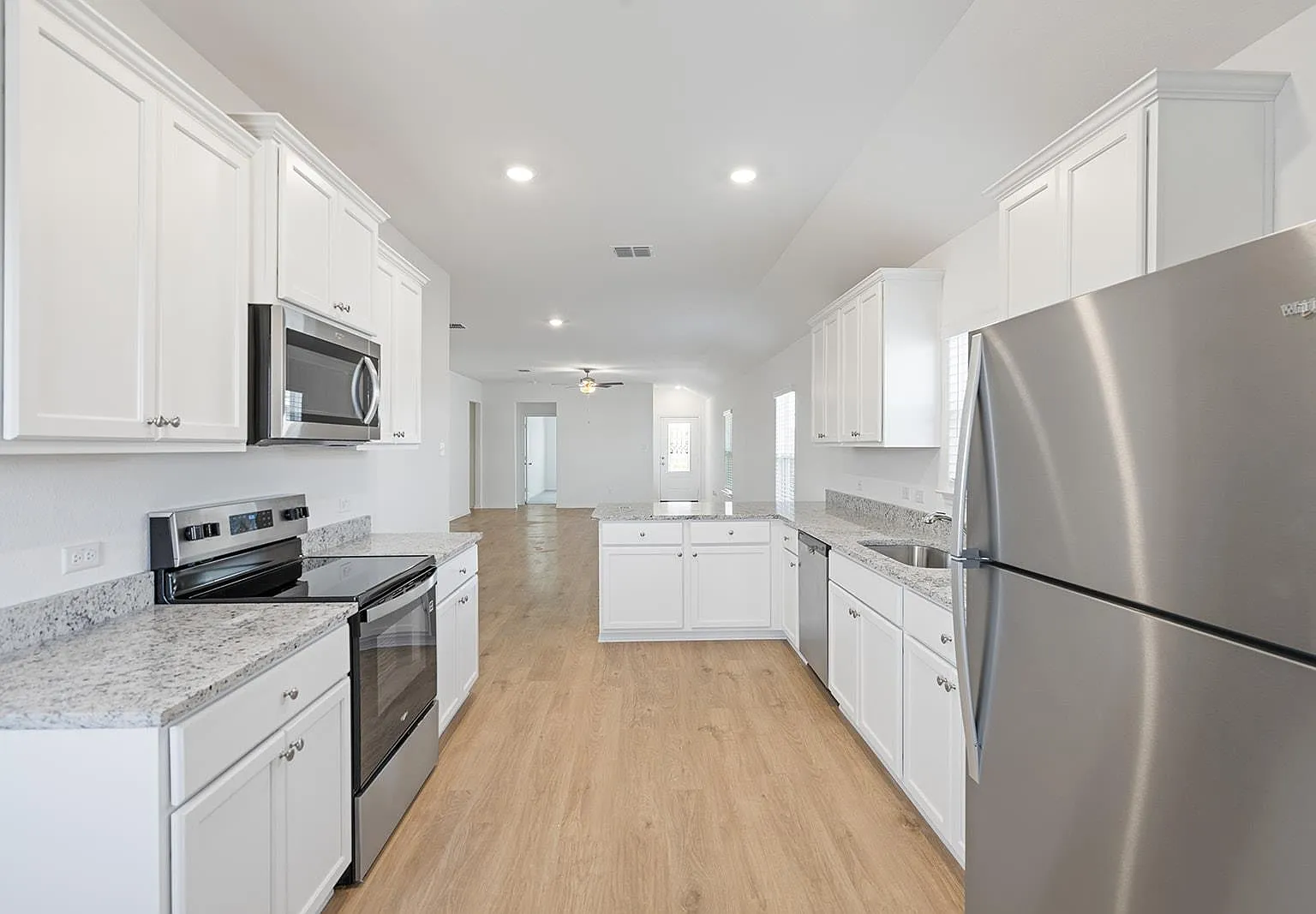 4 bed, 2.0 bath, 1799 sqft, $2,505 — Photo 3