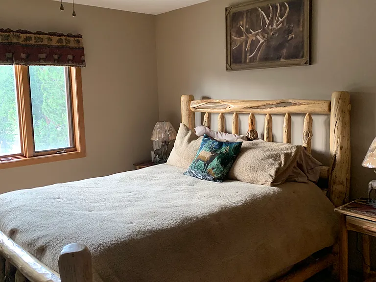 Elk bedroom