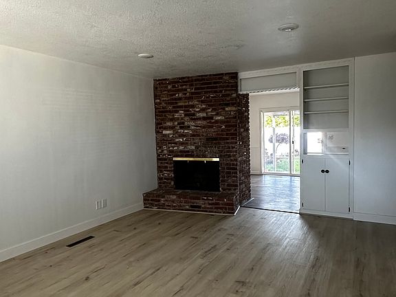 4th image of 127 Bel Air Ct