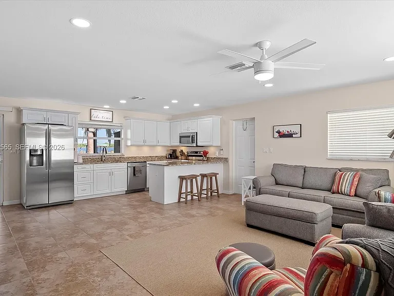 924 Lake Dr E — Photo 14