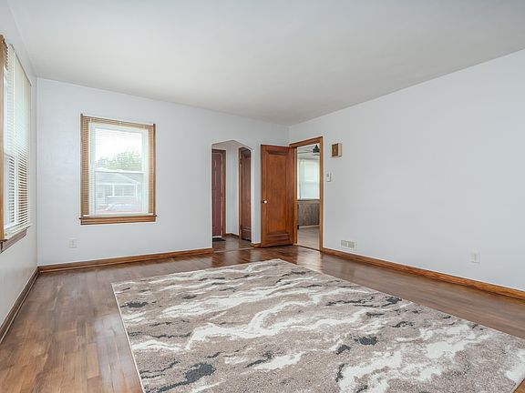 5th image of 532 Orleans Ave