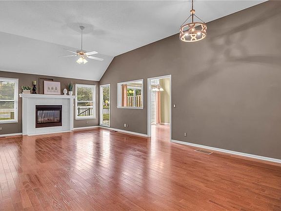 5th image of 7014 W 156th St