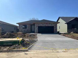 59 Huntington Dr, Iowa City, IA