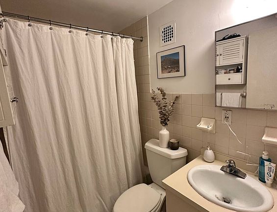 4th image of 137A Christopher St APT 4A