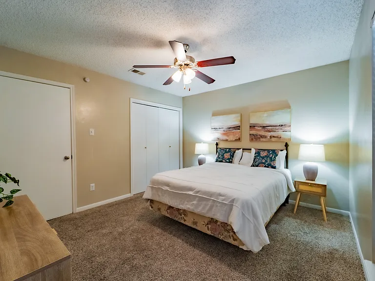 Oak Bend Apartments — Photo 38