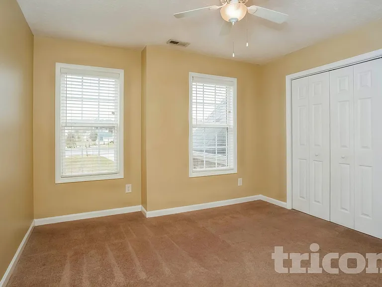 585 Chastleton Dr — Photo 10
