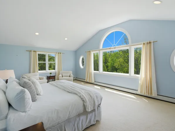 42 Blackberry Lane, Jamaica, VT 05343