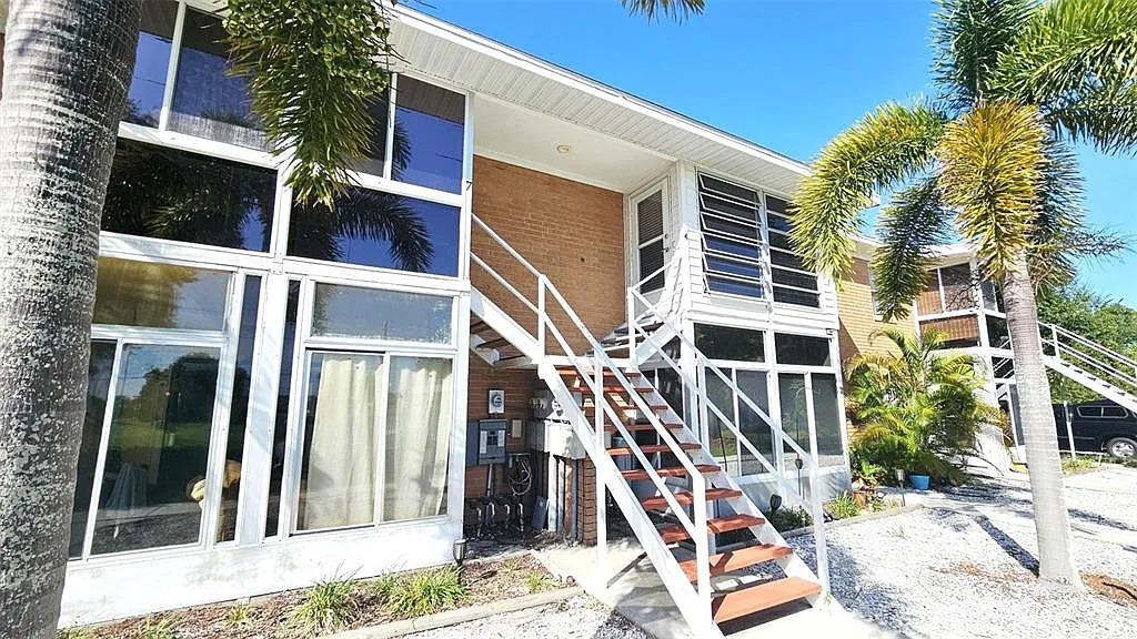 2 bed, 2.0 bath, 993 sqft, $2,800 — Photo 2