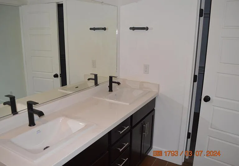 1663 Thistle Ln — Photo 9