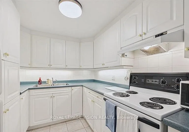 123 Ravenscroft Rd — Photo 2