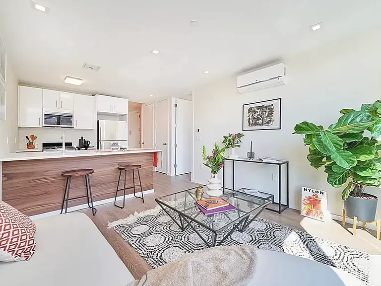521 W 134th St #6D — Photo 4