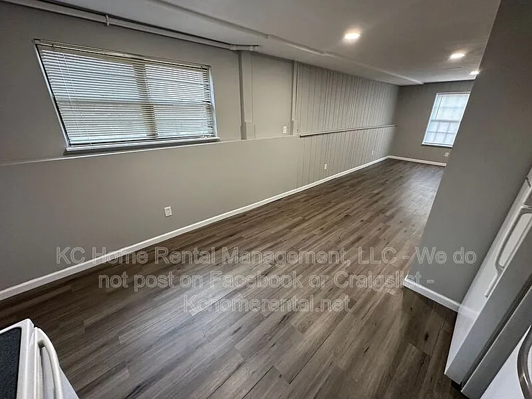 9213 E 54th Ter — Photo 11