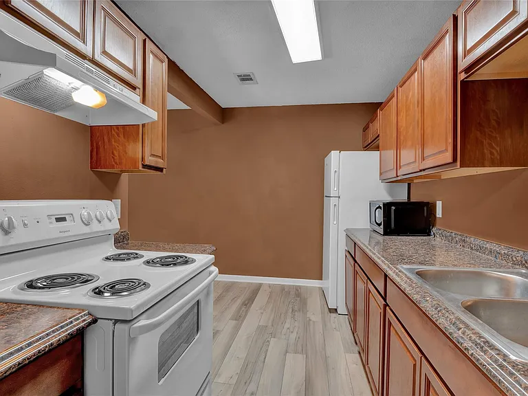 5002 Blue Spruce Cir #C — Photo 10