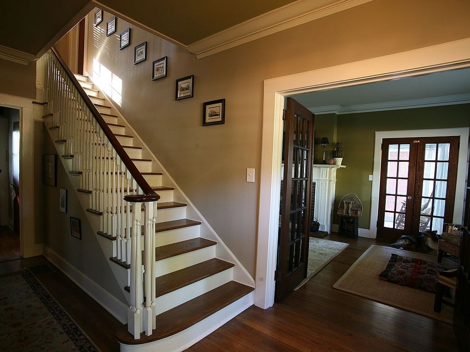 2nd image of 579 S Hill St