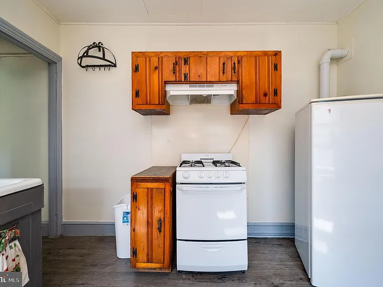 103 Upland Ave #2 — Photo 9