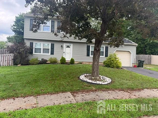 3 bed, 2.0 bath, 1464 sqft, $3,650 — Photo 2