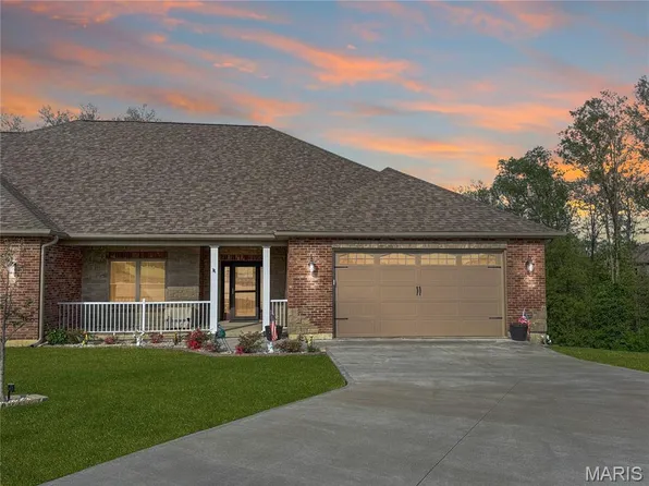 821 Destiny Dr, Villa Ridge, MO 63089