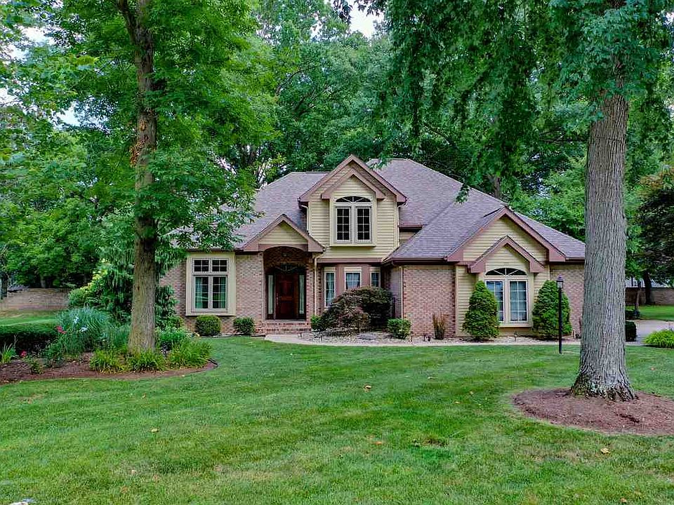 1st image of 740 S Forest Dr