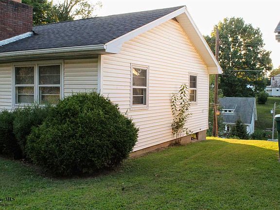 3rd image of 213 Fortney Dr