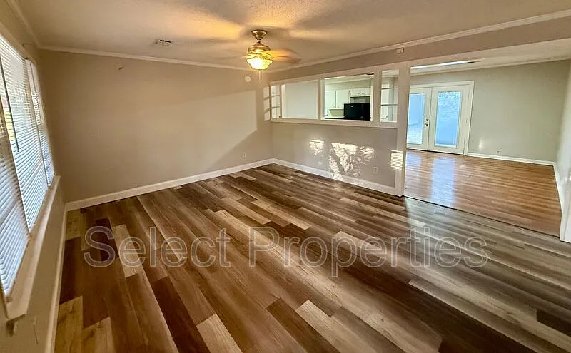 3 bed, 2.0 bath, 1317 sqft, $1,450 — Photo 2