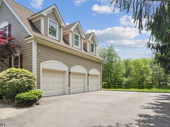 3rd image of 11 Owens Ct