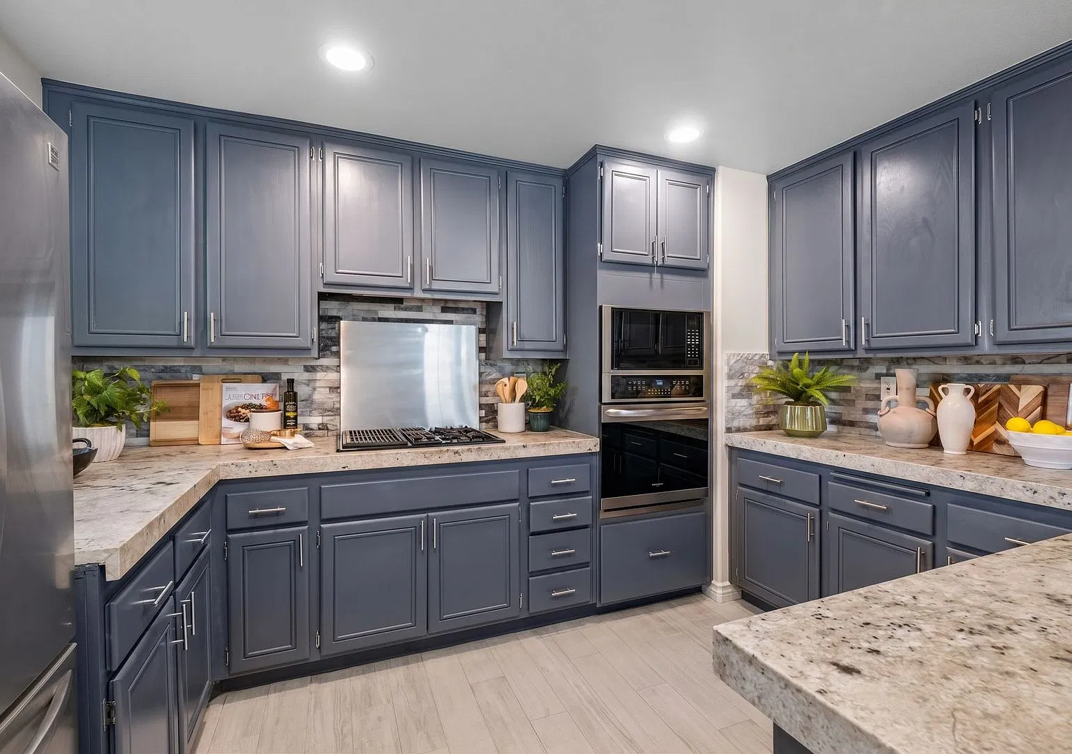 Gorgeous Newly Remodeled Townhome in Exclusive Gated Community — Photo 1