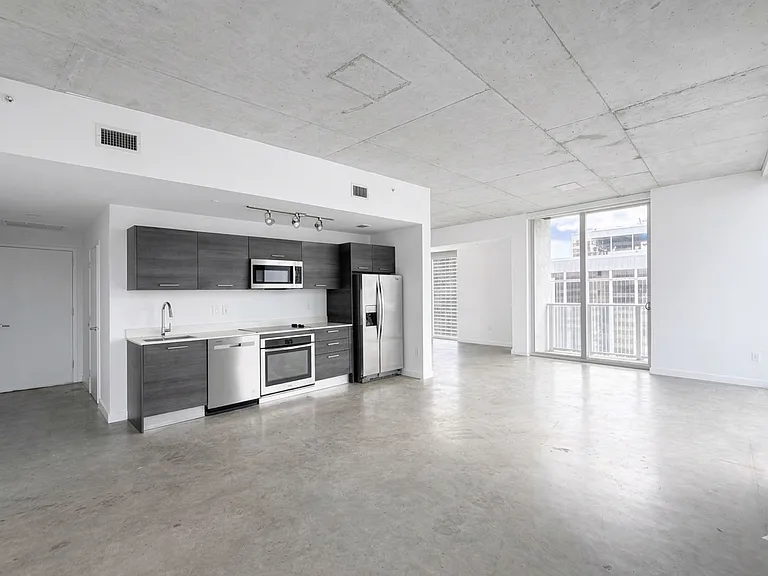 151 SE 1st St #3000 — Photo 4