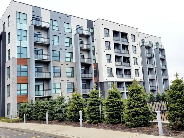 50 Kaitting Trl #510, Oakville, ON L6M 0S6
