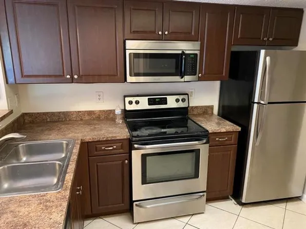 8975 Okeechobee Blvd APT 203, West Palm Beach, FL 33411