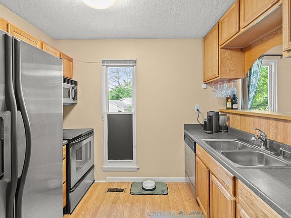 4th image of 2025 Farley Pl
