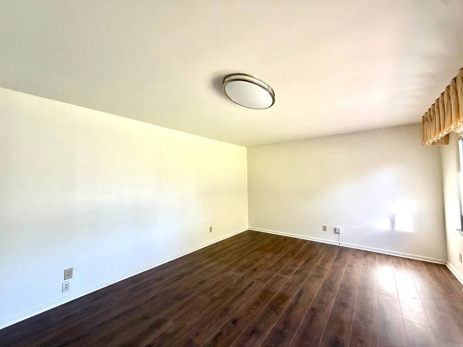 3 bed, 2812 sqft, $1,800 — Photo 2
