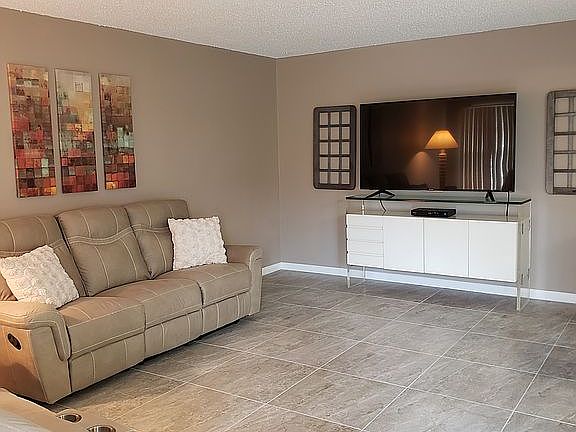 5th image of 105 Greenbrier Cir