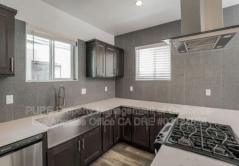 1340 N Kenmore Ave — Photo 7