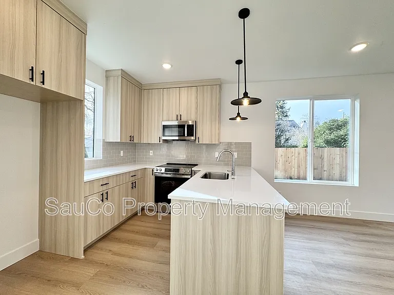 4381 SE Tolman St #1 — Photo 3